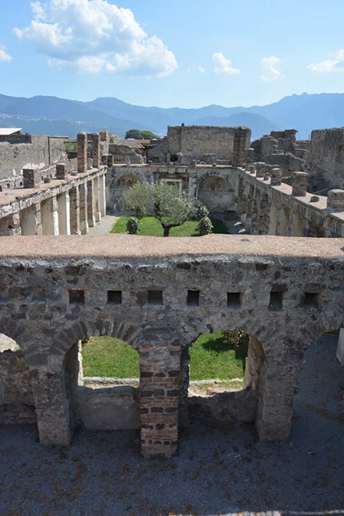 VI.10.7 Pompeii. September 2019. 
Looking down towards area on lower floor and through to garden.
Foto Annette Haug, ERC Grant 681269 DÉCOR.
