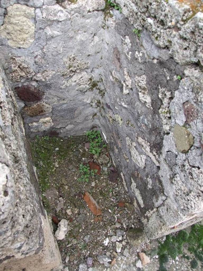 VI.10.7 Pompeii.  March 2009.  Room 12.  Recess below top of stairs.