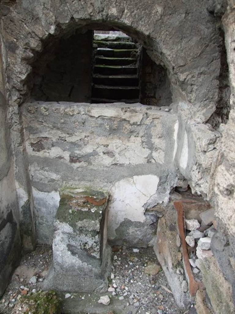 VI.10.7 Pompeii. March 2009. Room 15, west side of garden area with arched recess 1 at north end.