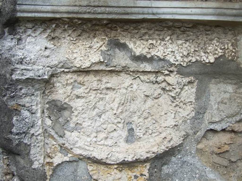 VI.10.7 Pompeii. March 2009. Room 15, south side of garden area.    
Stucco garland with other stucco decoration above, in apsed niche at east end.  
