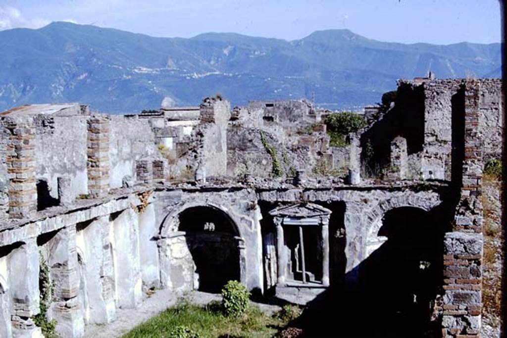 VI.10.7 Pompeii. 1966. Room 15, looking towards south wall of garden area, and its upper floor.  Photo by Stanley A. Jashemski.
Source: The Wilhelmina and Stanley A. Jashemski archive in the University of Maryland Library, Special Collections (See collection page) and made available under the Creative Commons Attribution-Non Commercial License v.4. See Licence and use details.
J66f0331
