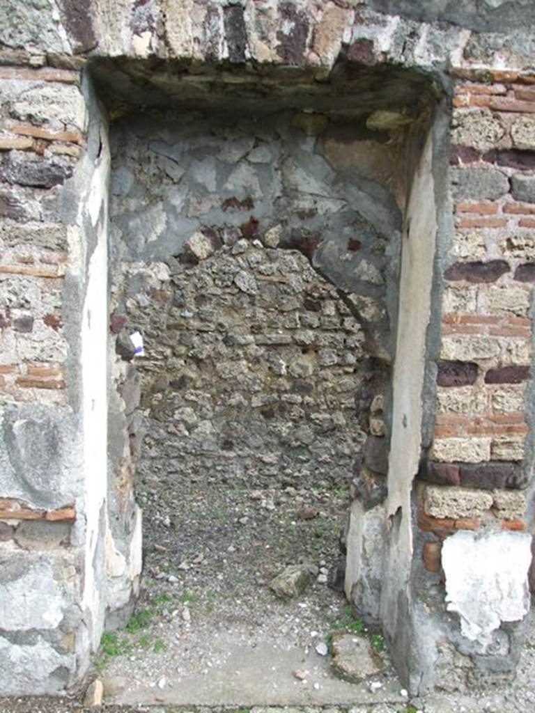 VI.10.7 Pompeii.  March 2009.  Room 15.  Garden area.  East side.  Arched doorway to corridor on east side.