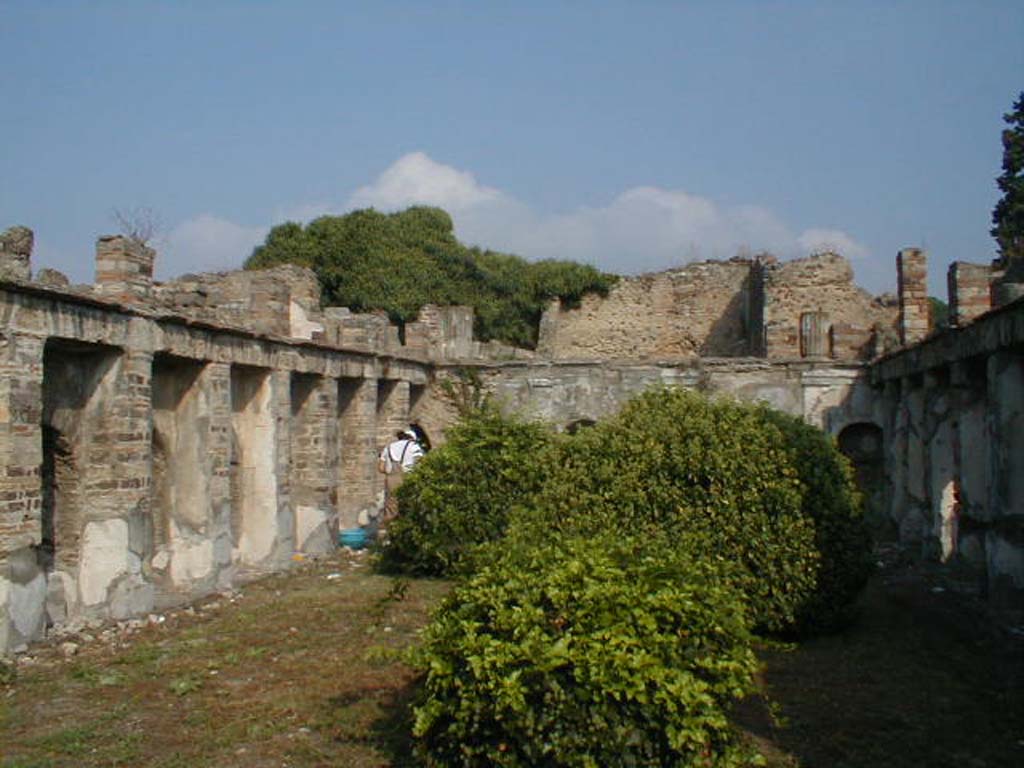 VI.10.7 Pompeii. September 2004. Room 15, looking north across garden area.  
