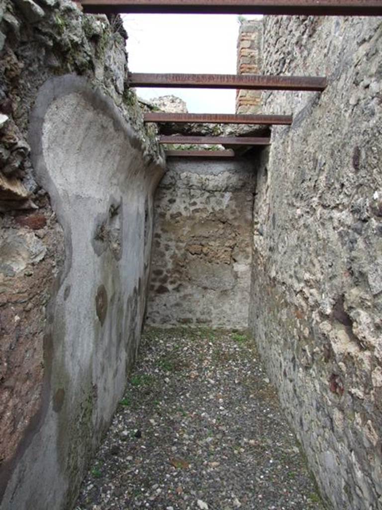 VI.10.7 Pompeii.  March 2009.  East corridor.  Looking north.