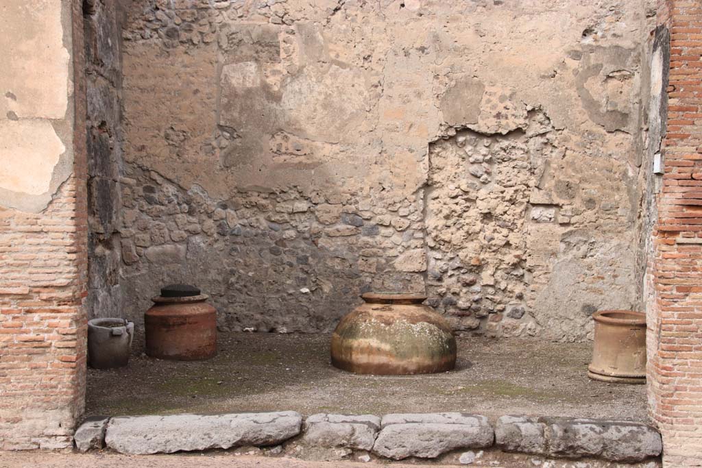 VI.10.10 Pompeii. October 2020. Looking north. Photo courtesy of Klaus Heese.