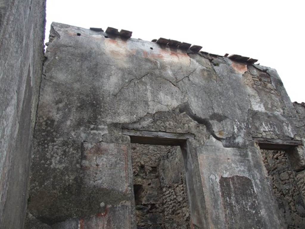 VI.10.11 Pompeii.  March 2009.  Room 3.  Atrium.  South west corner.