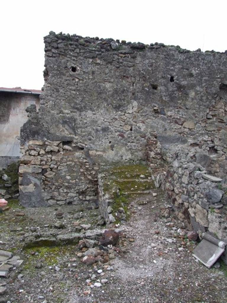 VI.10.11 Pompeii. March 2009. Room 20, stairs to upper floor.