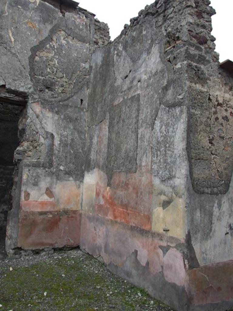 VI.10.11 Pompeii.  March 2009.  Room3.  South east corner of atrium.