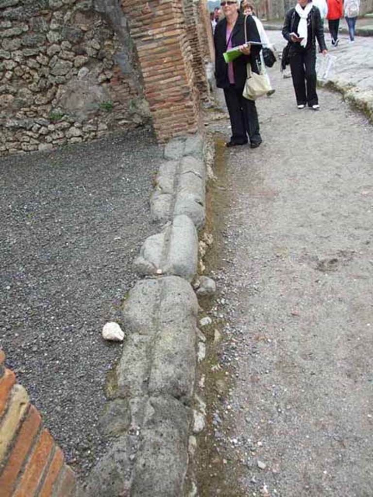 VI.10.13 Pompeii. May 2010. Threshold or sill.