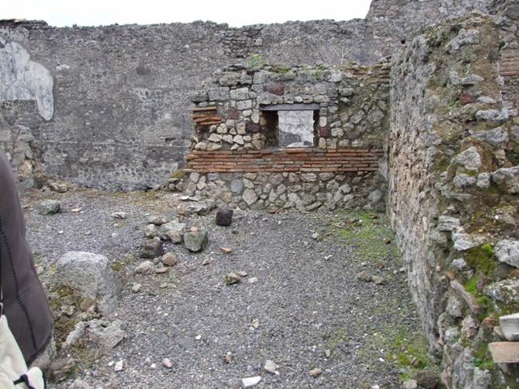 VI.10.14 Pompeii. March 2009. Room 7, looking east across room on north side of atrium, next to room 6.
