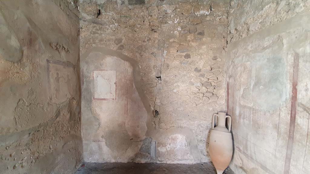 VI.10.19 Pompeii. July 2021. Looking towards east wall.
Foto Annette Haug, ERC Grant 681269 DÉCOR.