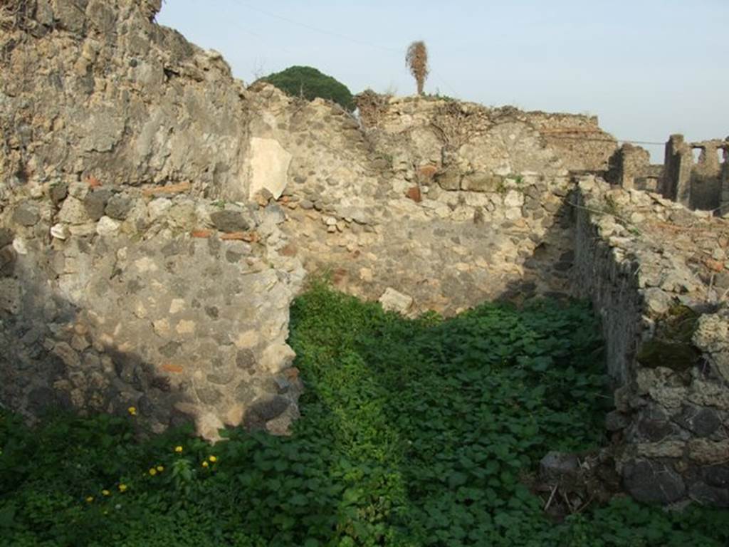 VI.11.1 Pompeii. December 2007. Doorway from shop-room into rear room.
On the right is a doorway into a room, under the site of stairs at VI.11.2
