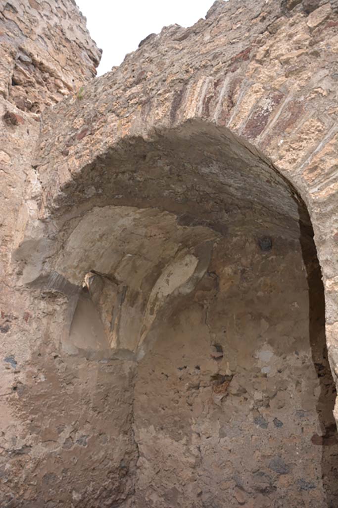VI.11.9 Pompeii. October 2017. Room 8, larger arched recess at west end of north wall.
Foto Annette Haug, ERC Grant 681269 DCOR

