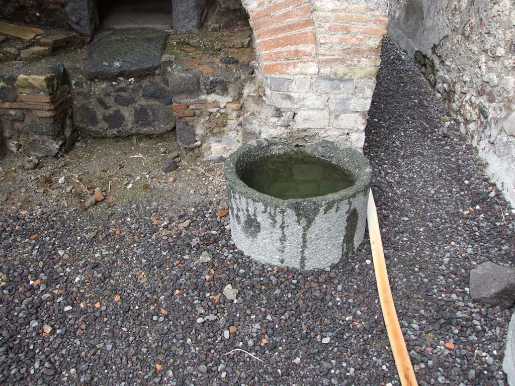 VI.11.9 Pompeii. December 2006. Room 16, small bakery.