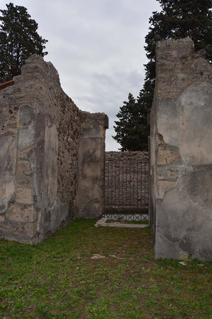 VI.11.9 Pompeii. October 2017. 
Room 1, looking south from atrium towards entrance corridor and doorway.
Foto Annette Haug, ERC Grant 681269 DCOR
