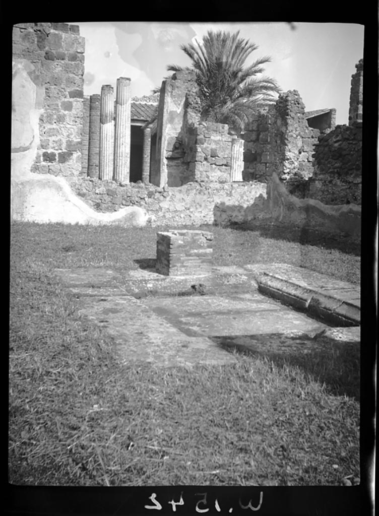 VI.11.9 Pompeii. W.1542. Looking north across atrium.  
Photo by Tatiana Warscher. Photo  Deutsches Archologisches Institut, Abteilung Rom, Arkiv. 

