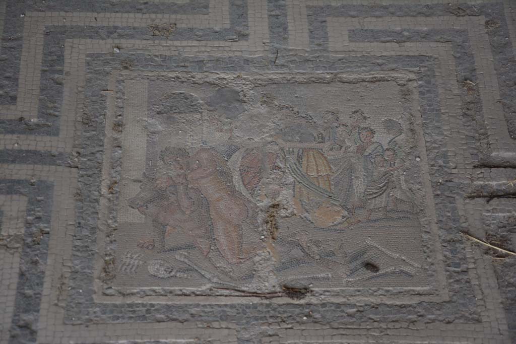 VI.11.10 Pompeii. October 2017. Room 42, centre of labyrinth mosaic with detail of Theseus and the Minotaur.
Foto Annette Haug, ERC Grant 681269 DCOR
