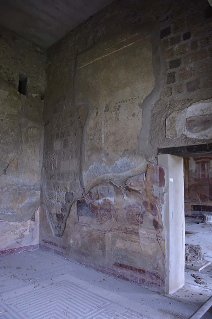VI.11.10 Pompeii. December 2017. Room 42, east wall at north end, with doorway to room 43.
Foto Annette Haug, ERC Grant 681269 DCOR
