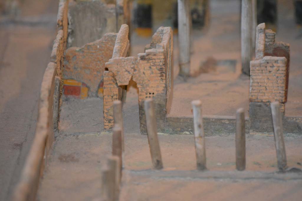 VI.11.9/10 Pompeii. July 2017.
South-east corner of Peristyle 36, with doorway to room 37, on left, to corridor 34, in centre, and window into tablinum 33, centre right.
From cork model in Naples Archaeological Museum.
Foto Annette Haug, ERC Grant 681269 DÉCOR.