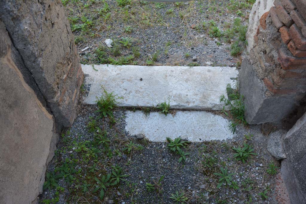 VI.11.10 Pompeii. October 2017.
Room 48, looking west towards doorway threshold at west end of corridor into atrium 3 of VI.11.9.
Foto Annette Haug, ERC Grant 681269 DÉCOR