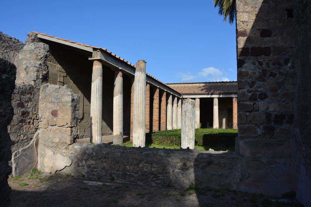 VI.11.10 Pompeii. October 2017. Room 35, looking towards north wall and into west side of peristyle.
Foto Annette Haug, ERC Grant 681269 DÉCOR
