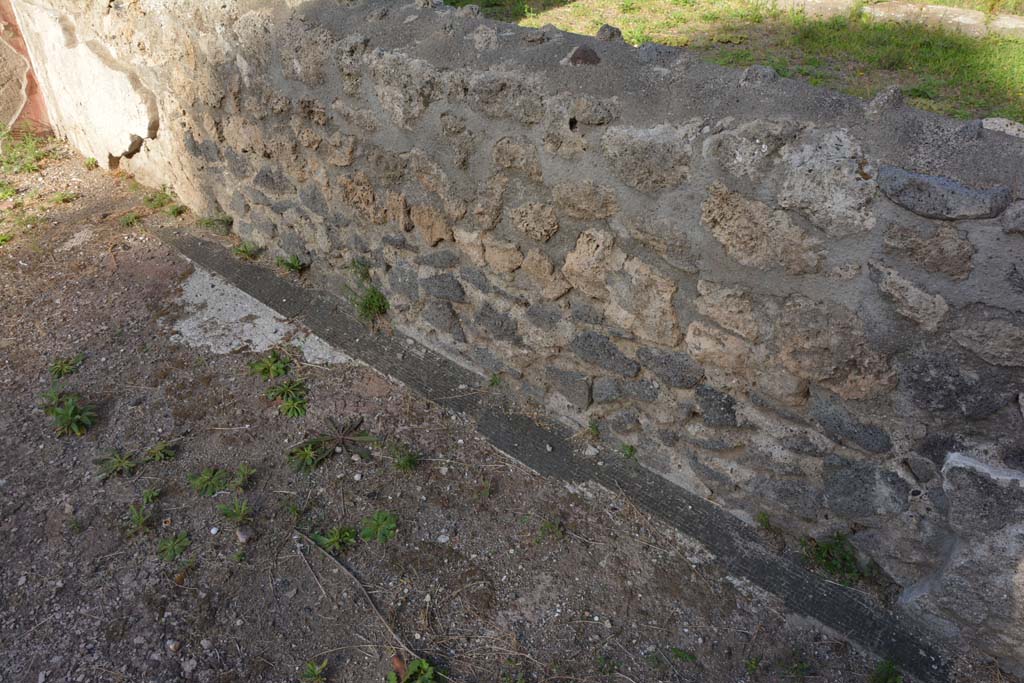 VI.11.10 Pompeii. October 2017. Room 35, traces of mosaic flooring near north wall.
Foto Annette Haug, ERC Grant 681269 DÉCOR