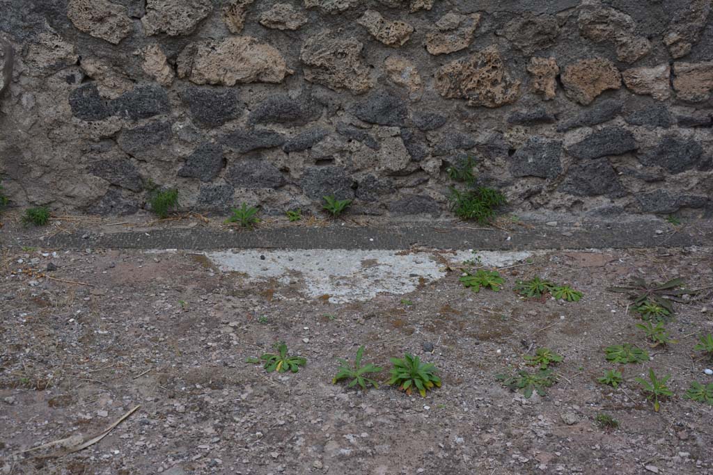 VI.11.10 Pompeii. October 2017. Room 35, traces of mosaic flooring near north wall.
Foto Annette Haug, ERC Grant 681269 DÉCOR