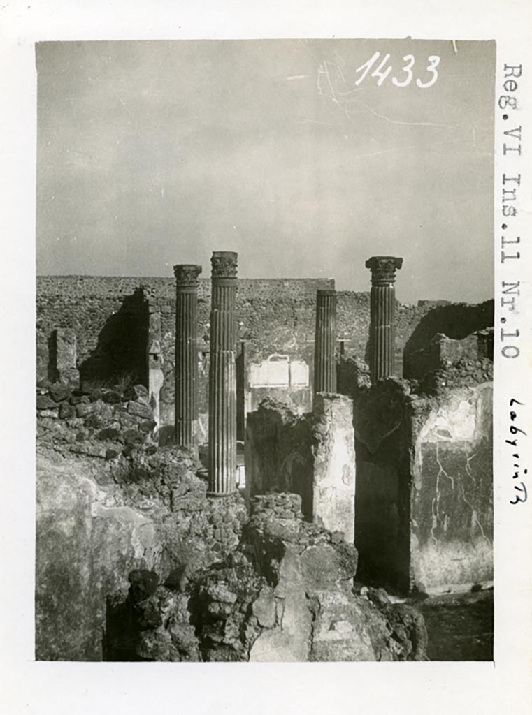 VI.11.10 Pompeii. Pre-1937-39. Looking east towards atrium 27.
Photo courtesy of American Academy in Rome, Photographic Archive. Warsher collection no. 1433.
