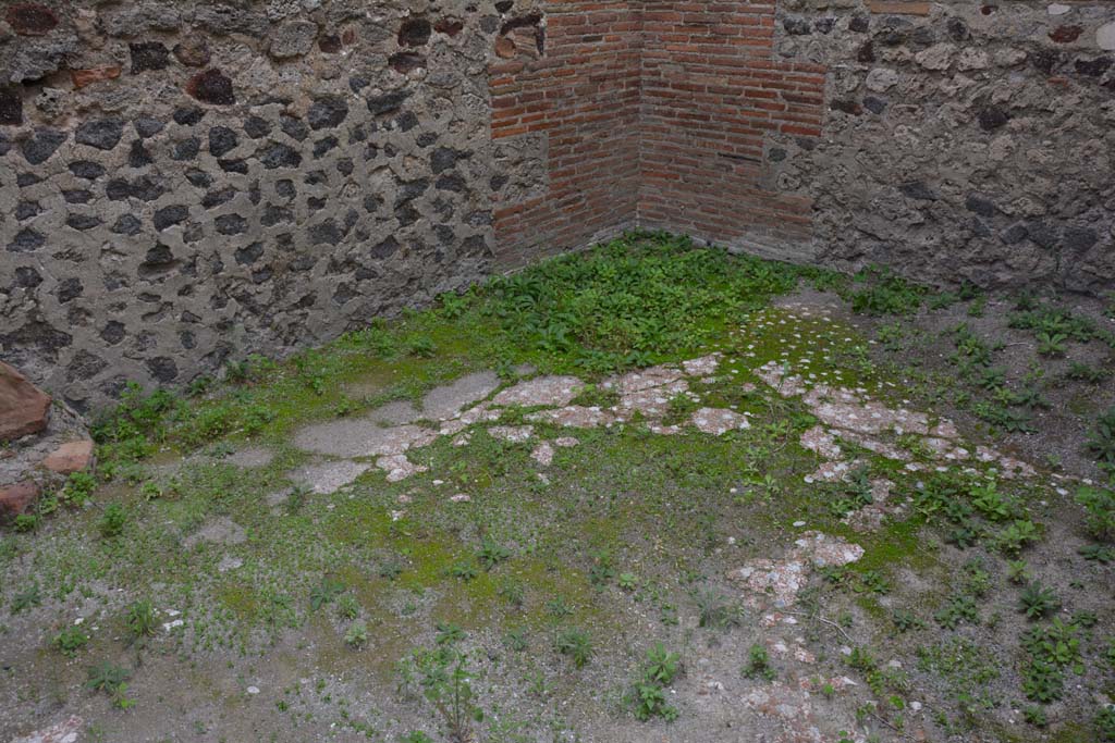 VI.11.10 Pompeii. October 2017. Room 26, looking across flooring towards south-east corner.
Foto Annette Haug, ERC Grant 681269 DÉCOR