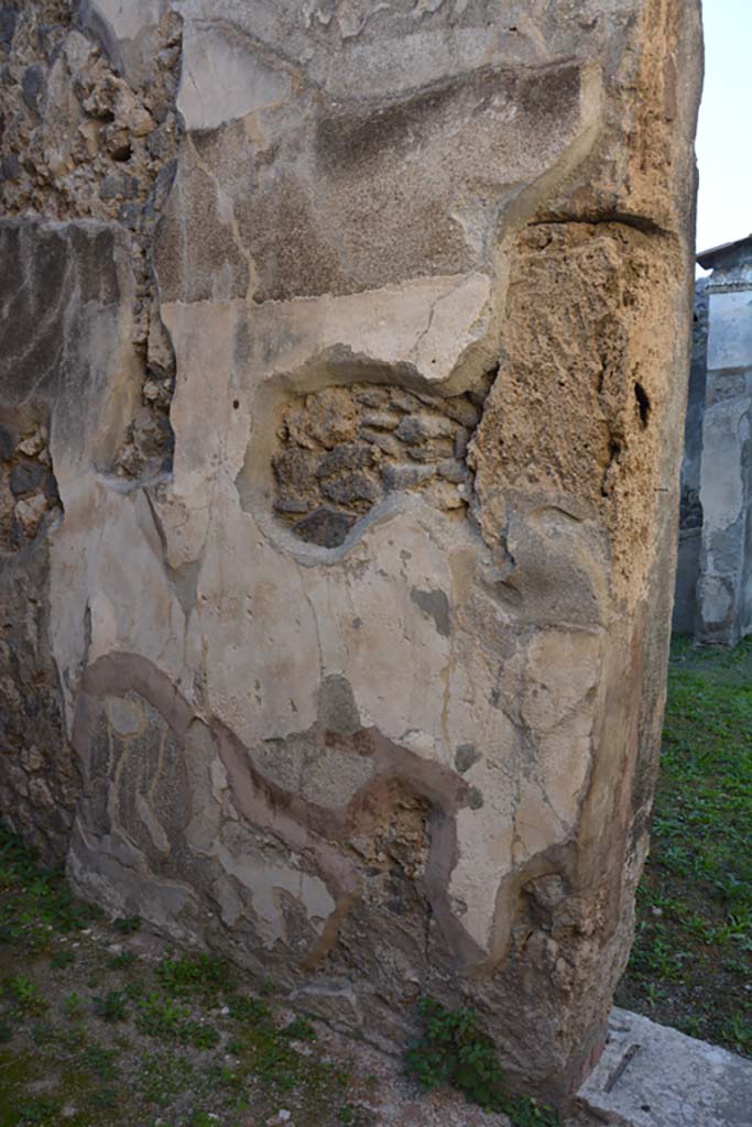 VI.11.10 Pompeii. October 2017.
Room 26, west wall in south-west corner near doorway to atrium 27.
Foto Annette Haug, ERC Grant 681269 DÉCOR