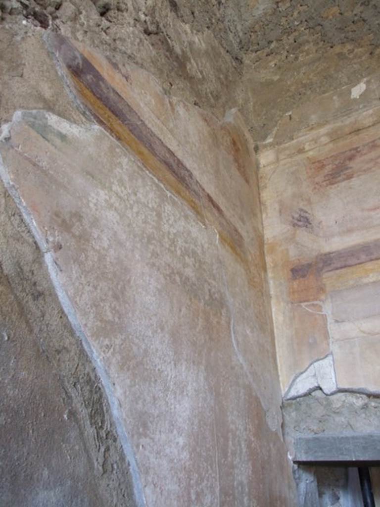 VI.11.10 Pompeii. December 2007.
Room 40, painted plaster in north-west corner of exedra, with line of violet frieze.