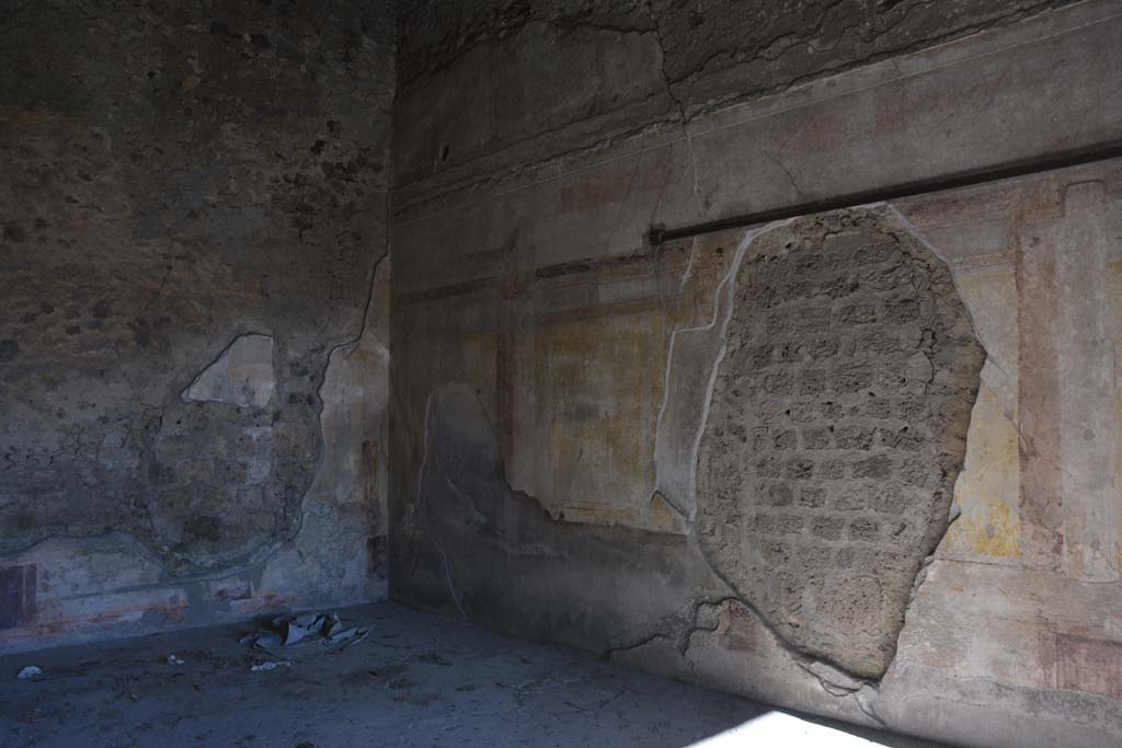 VI.11.10 Pompeii. December 2017. Room 40, north-east corner and east wall.
Foto Annette Haug, ERC Grant 681269 DÉCOR