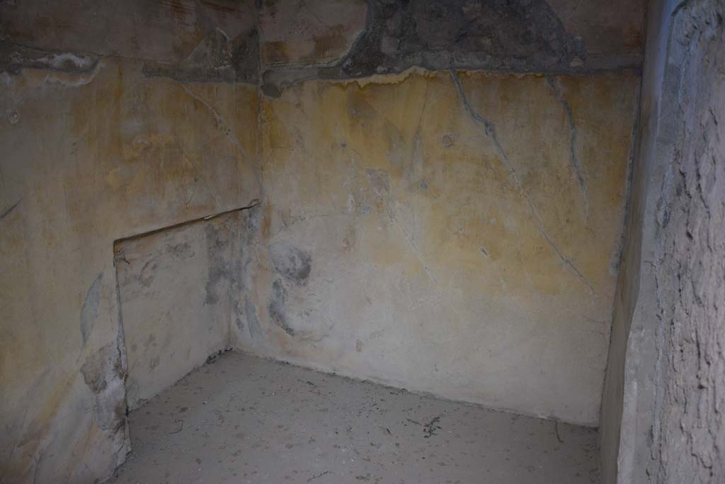 VI.11.10 Pompeii. December 2017. Room 41, looking towards east wall, with bed recess in north-east corner.
Foto Annette Haug, ERC Grant 681269 DÉCOR