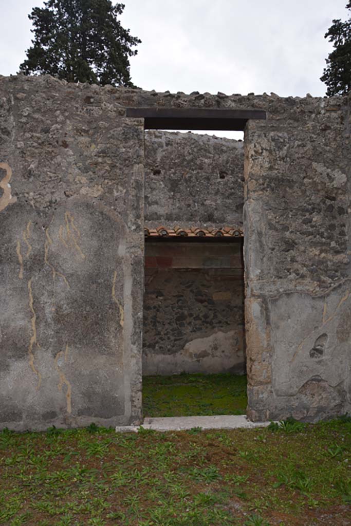 VI.11.10 Pompeii. October 2017. Room 24, looking south through doorway.
Foto Annette Haug, ERC Grant 681269 DÉCOR