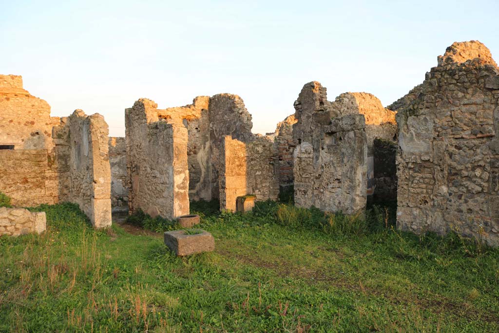 VI.11.19 Pompeii. December 2018. Looking south-east across atrium. Photo courtesy of Aude Durand.