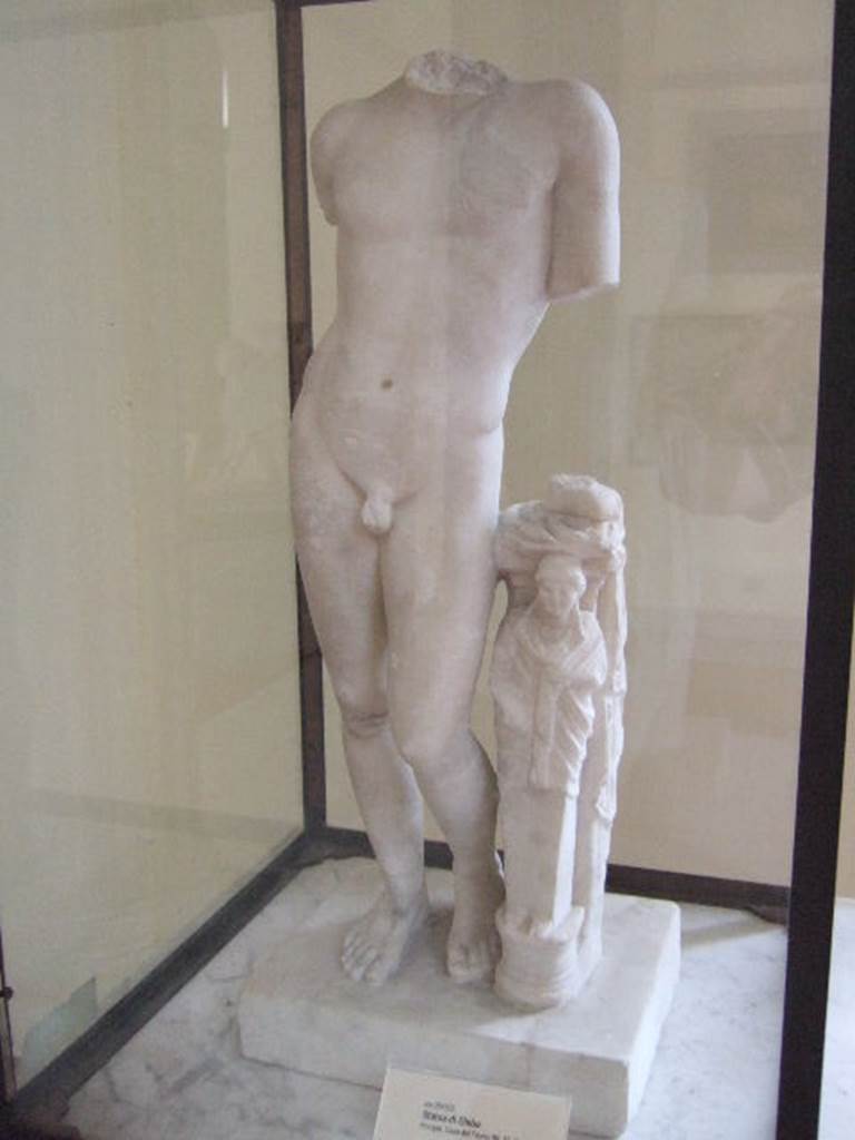 VI.12.2 Pompeii. Marble statue.Now in Naples Archaeological Museum. Inventory number 264923.