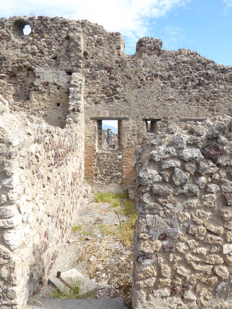 VI.12.2 Pompeii. September 2015. Looking east into latrine, third room from north end in Corridor 19.
Foto Annette Haug, ERC Grant 681269 DÉCOR.

