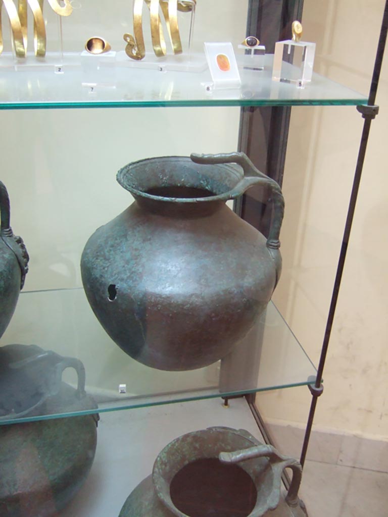VI.12.2 Pompeii. Found on 5th November 1830. One handled bronze jug. Now in Naples Archaeological Museum. Inventory number 69428. See PAH II, 242-243.