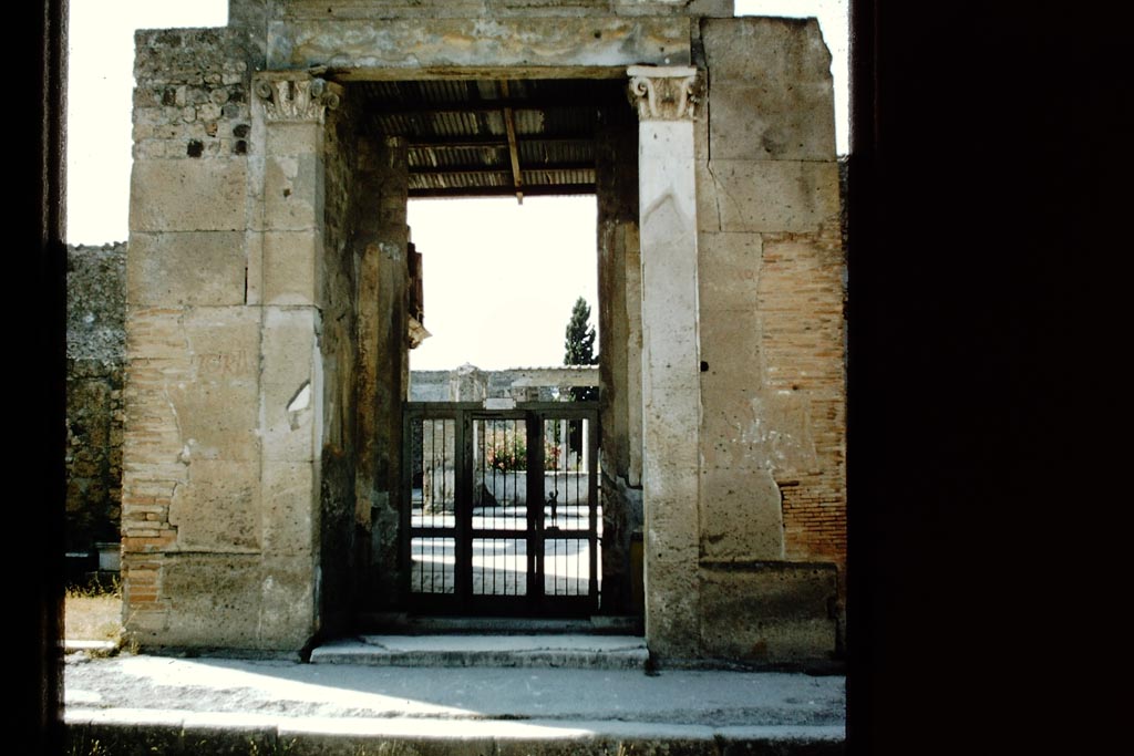 VI.12.2 Pompeii. 1968. Looking north through entrance doorway on Via della Fortuna.
Photo by Stanley A. Jashemski.
Source: The Wilhelmina and Stanley A. Jashemski archive in the University of Maryland Library, Special Collections (See collection page) and made available under the Creative Commons Attribution-Non Commercial License v.4. See Licence and use details.
J68f1252
