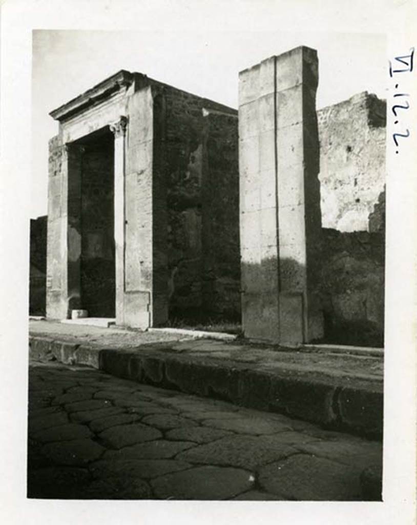 VI.12.2 Pompeii. 1895-1920? Entrance and vestibule, looking north to atrium.
Photo © Bildarchiv Foto Marburg / Foto: unbekannt; Aufn.-Datum: um 1895/1920? Aufnahme-Nr. 1.065.616 (Vorschaubild).
