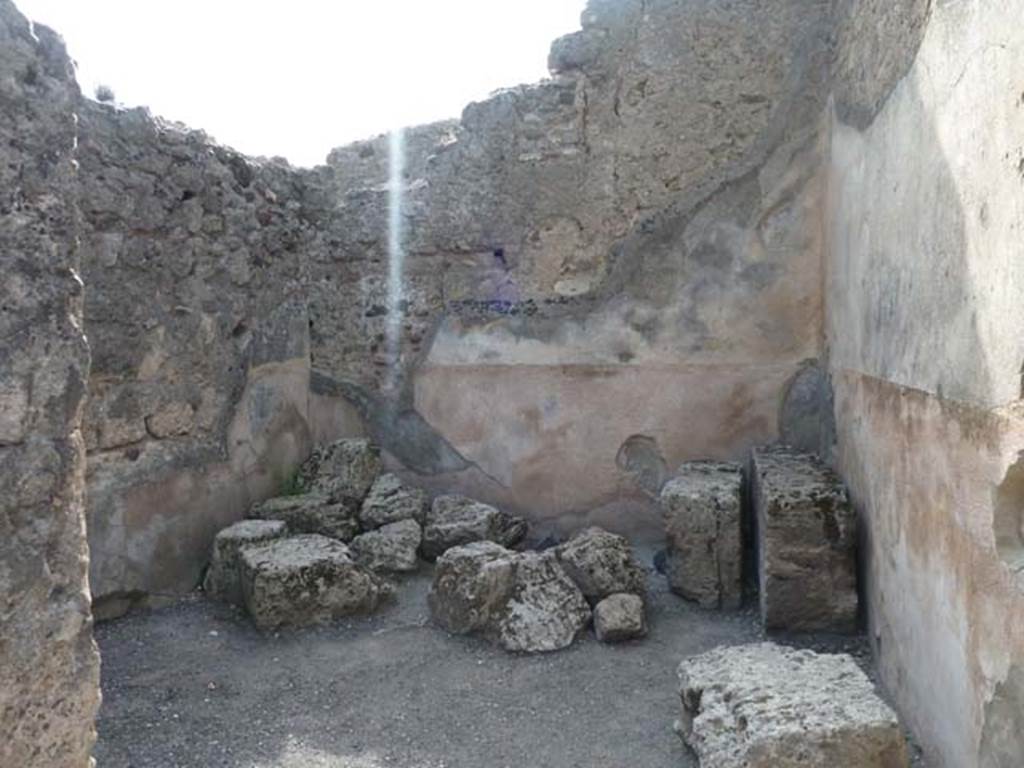 VI.12.2 Pompeii. September 2015. North wall of room in south-west corner of atrium.