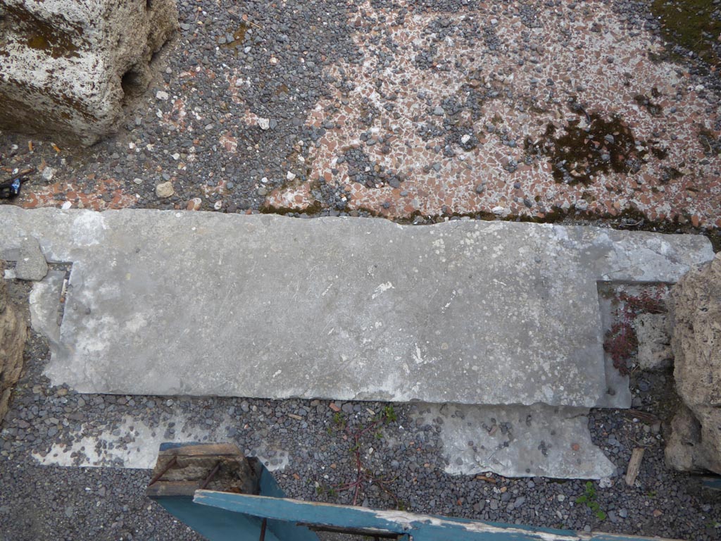 VI.12.2 Pompeii. September 2015. 
Flooring showing area for a bed, near south-west corner in cubiculum in south-east corner of atrium.
