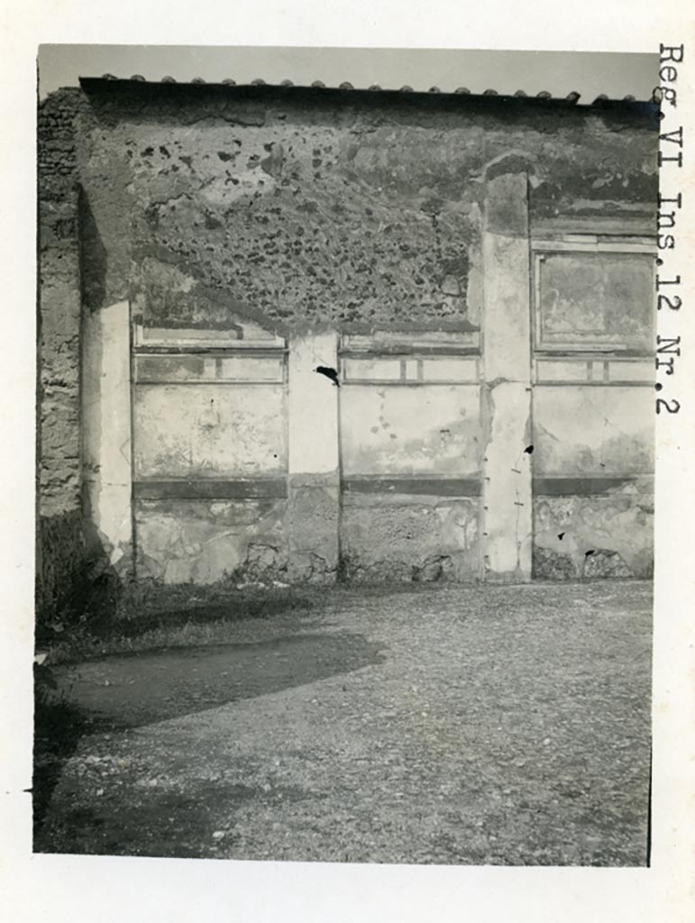 VI.12.2 Pompeii. pre-1937-39. Painted decoration from west wall in south-west corner of middle peristyle.
Photo courtesy of American Academy in Rome, Photographic Archive.  Warsher collection no. 670.
