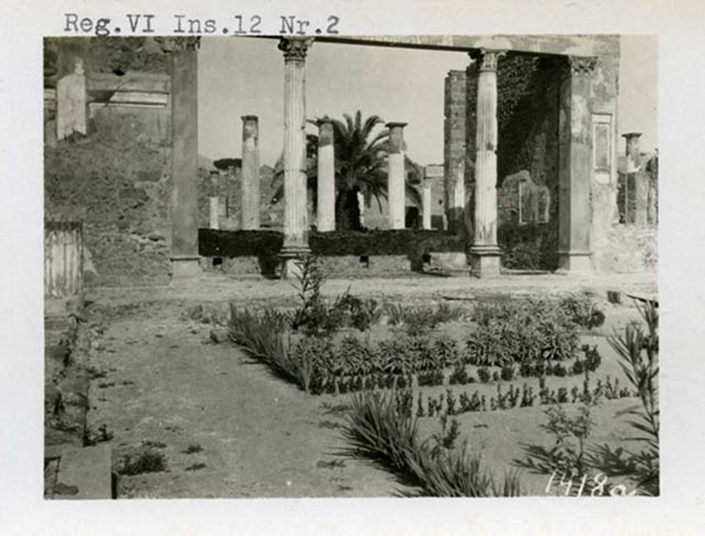 VI.12.2 Pompeii. pre-1937-39. Looking north across middle peristyle garden. Photo courtesy of American Academy in Rome, Photographic Archive.  Warsher collection no. 1418b

