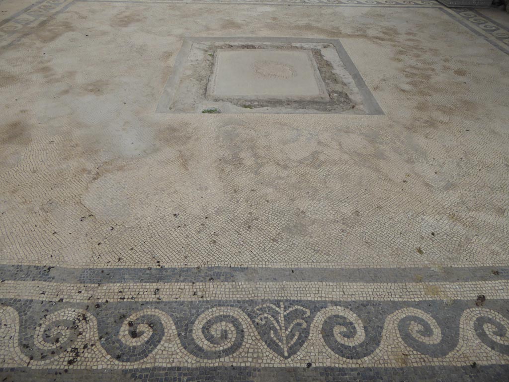 VI.12.2 Pompeii. September 2017. Looking across flooring in oecus/triclinium.
Foto Annette Haug, ERC Grant 681269 DÉCOR.

