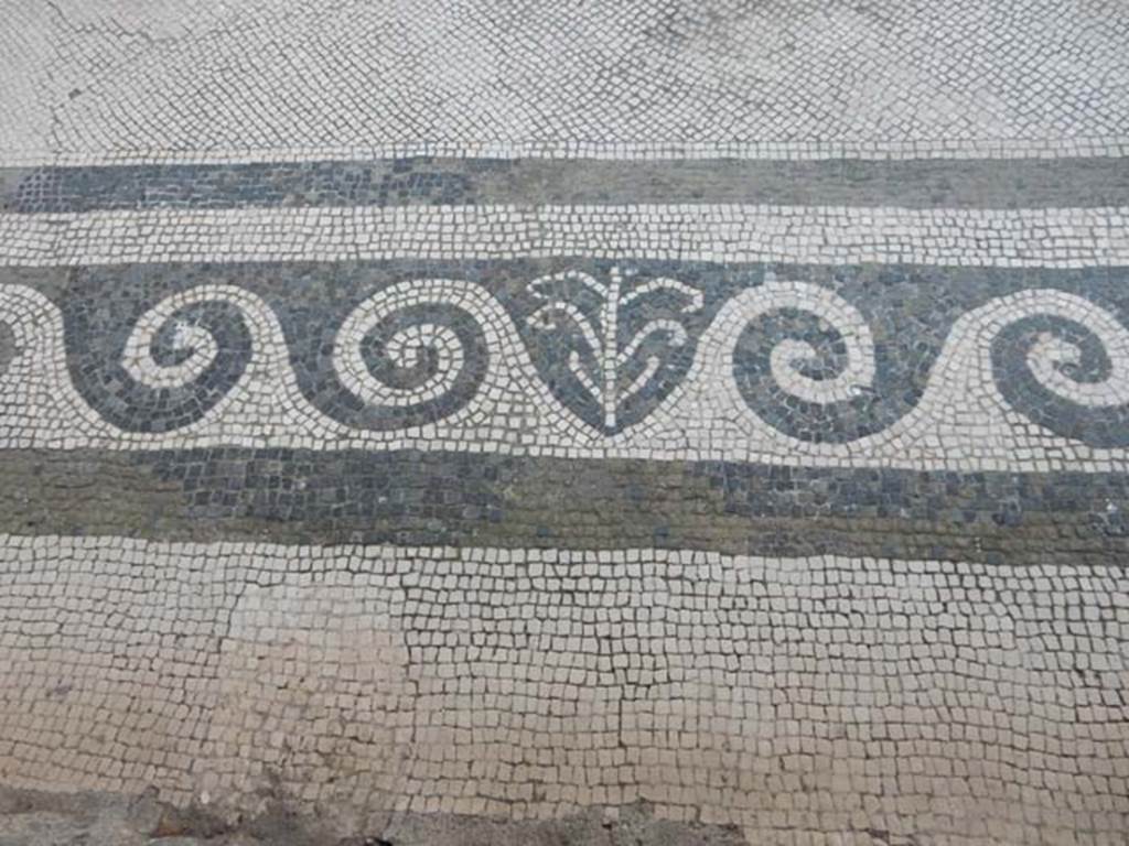VI.12.2 Pompeii. May 2015. Detail of mosaic flooring in oecus/triclinium.  Photo courtesy of Buzz Ferebee.

