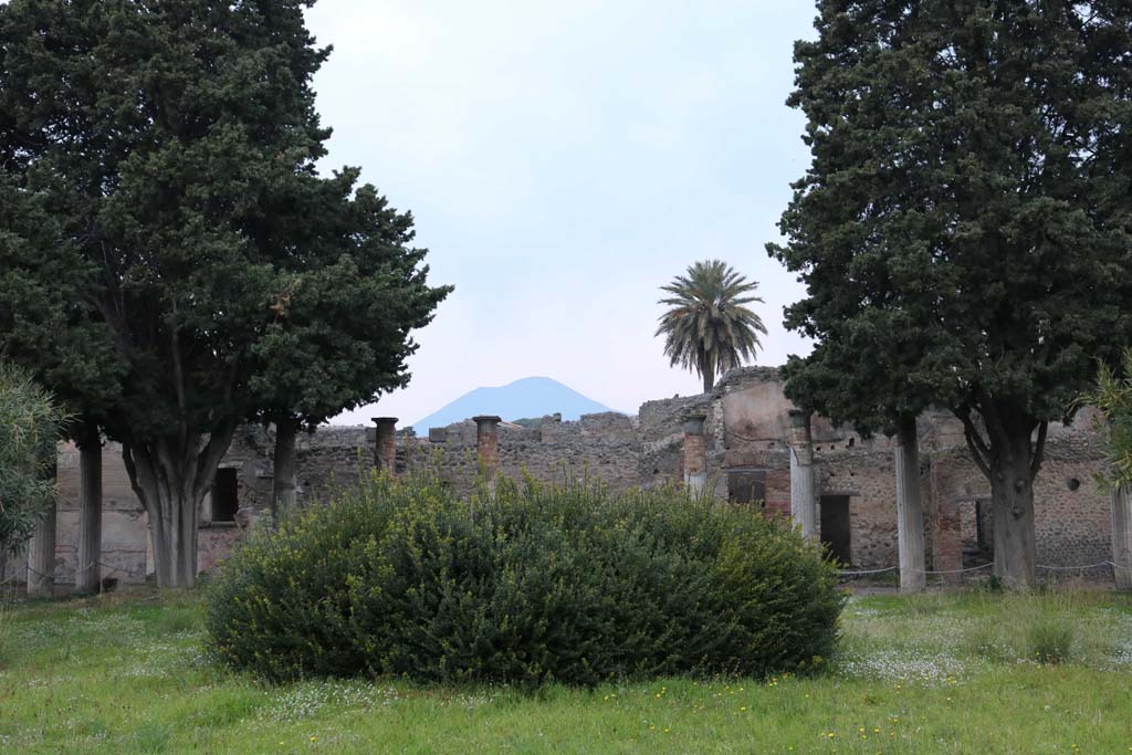 VI.12.2 Pompeii. December 2018. Looking north across second (or rear) peristyle. Photo courtesy of Aude Durand.
