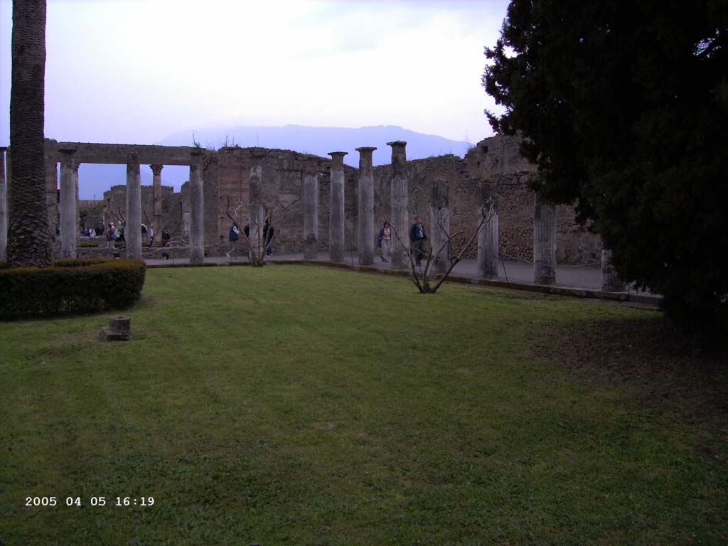 VI.12.2 Pompeii. April 2005. Looking towards south-west corner of rear peristyle. Photo courtesy of Klaus Heese.