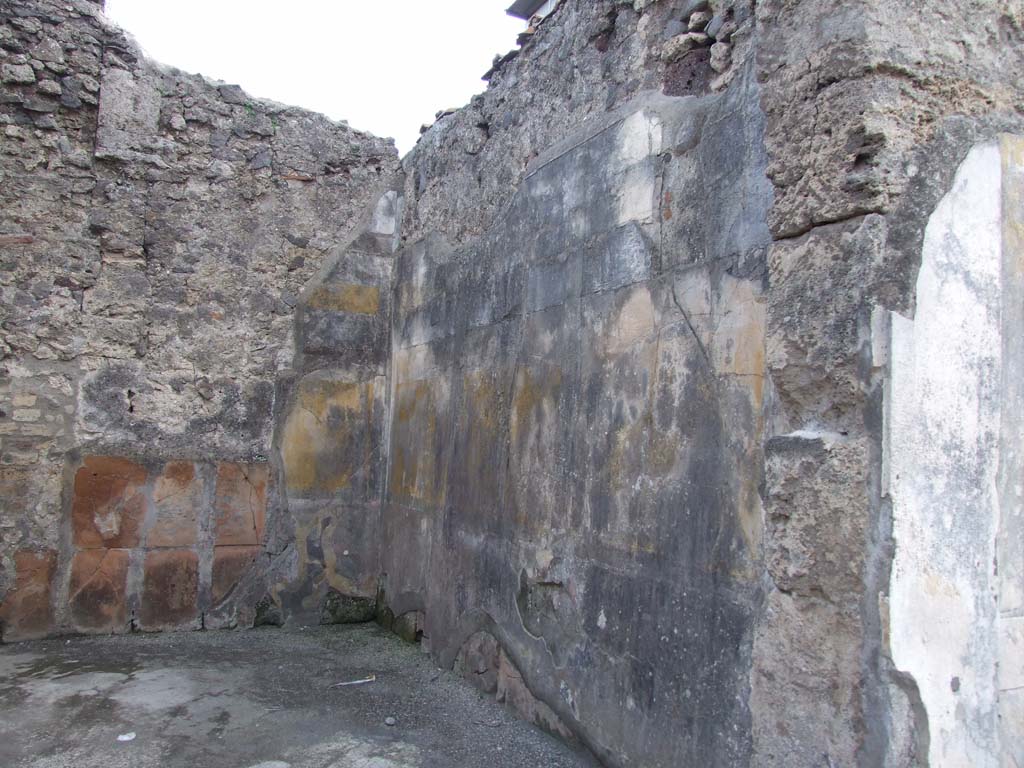 VI.12.2 Pompeii. March 2009. West wall of room on east side of corridor between peristyles. 