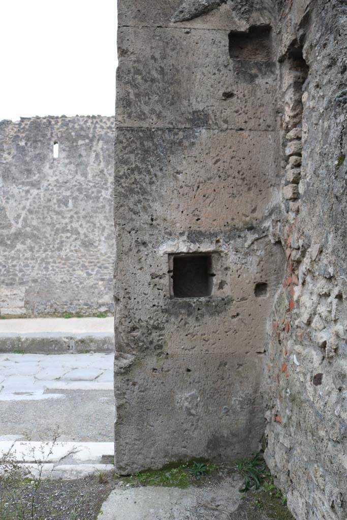 VI.12.4 Pompeii. December 2018. 
Looking towards south wall in south-west corner of shop. Photo courtesy of Aude Durand.
